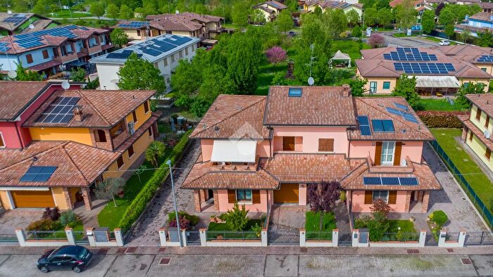 Casa quadrilocale in vendita in Via Prampolini, Fabbrico