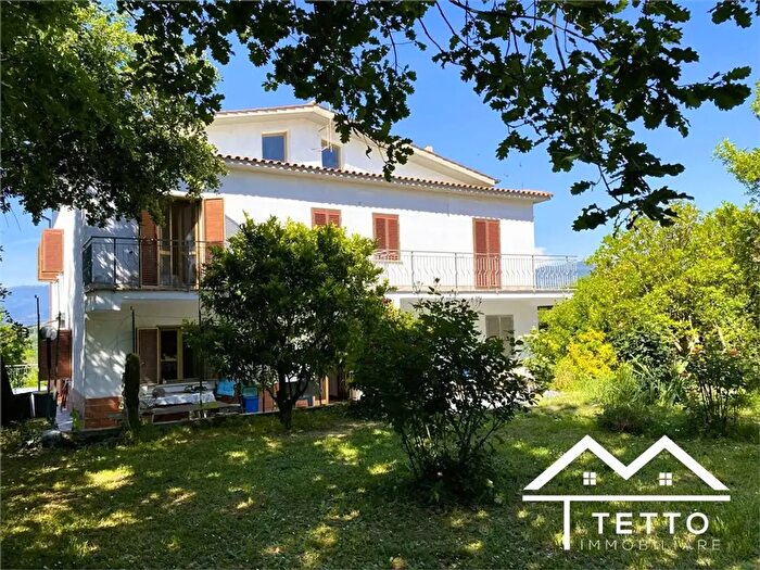 Casa con 9 locali in vendita in Contrada Montegiove, Forano