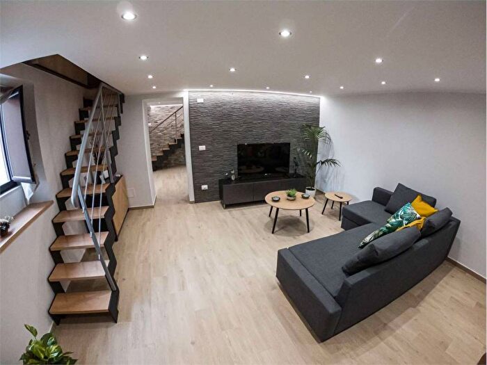 Appartamento trilocale in affitto in BORGATASIRACUSA, Gelone Cadorna, Siracusa