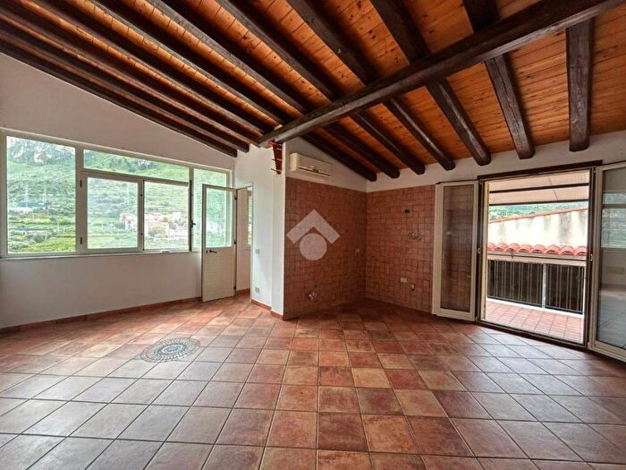 Appartamento quadrilocale in affitto in Baglio Bagnara, Falsomiele, Palermo