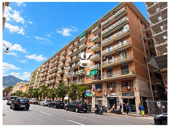 Appartamento trilocale in vendita in Corso Giuseppe Garibaldi, Salerno