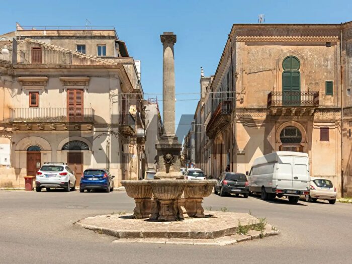 Casa con 9 locali in vendita in Via Padre Trapani, Ragusa