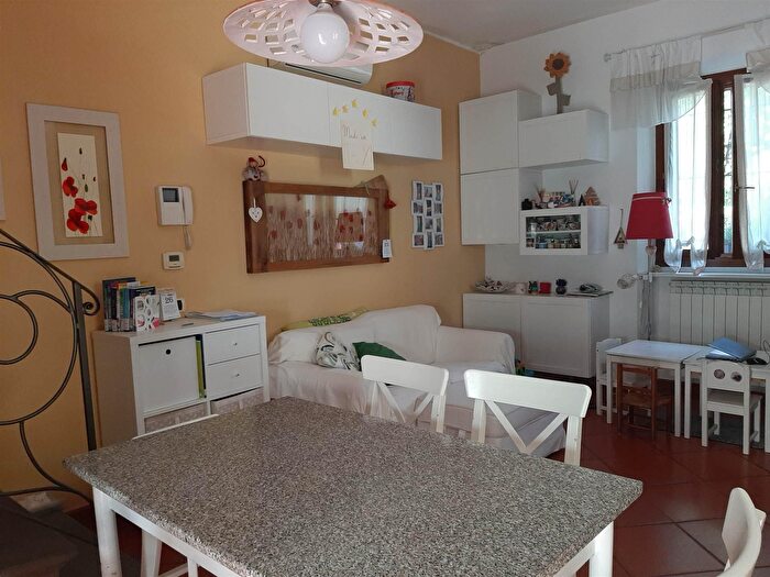 Casa quadrilocale in vendita in Via dei Cipressi, Campi Bisenzio