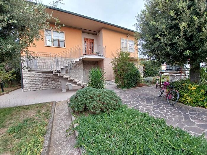 Casa con 7 locali in vendita in Via Walter Tobagi Pontedera, Pontedera