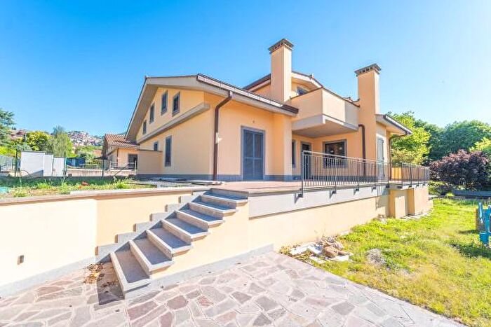 Casa con 6 locali in vendita in Via delle Ortensie, Rocca Di Papa