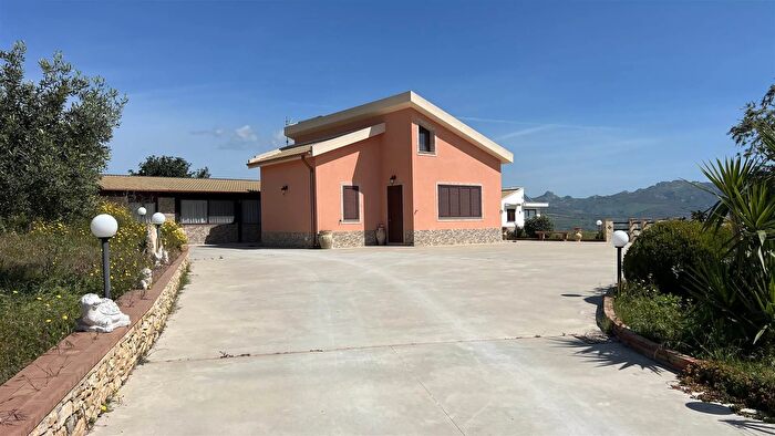 Casa con 5 locali in vendita in Via Pasquale Tacci Snc Sciacca, Sciacca