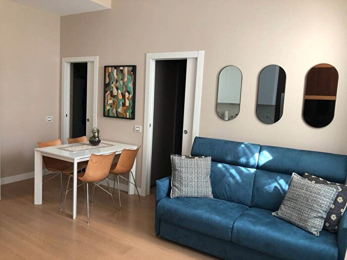 Appartamento bilocale in affitto in Via Carlo Farini, Isola, Milano