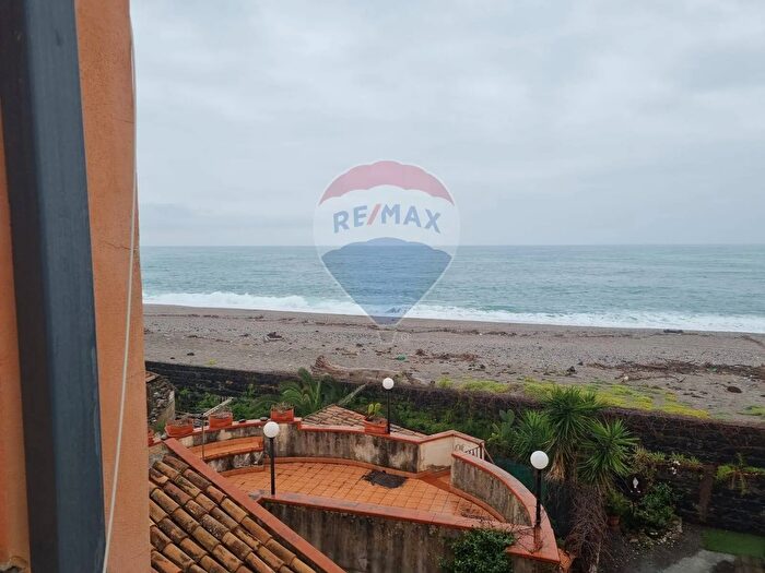 Appartamento quadrilocale in vendita in Via Spiaggia, Mascali