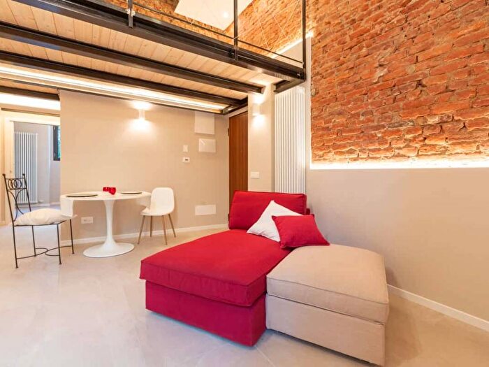 Appartamento trilocale in affitto in Via Ottavio Rinuccini, Rovereto, Milano