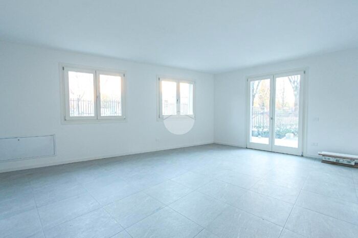 Appartamento con 5 locali in vendita in Via delle Pietre, Verona