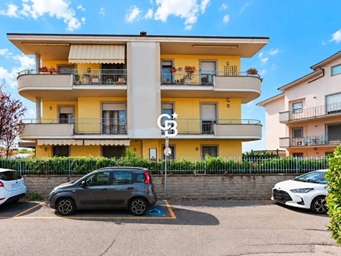 Appartamento trilocale in vendita in Via Giovanni Pergolesi, Viterbo