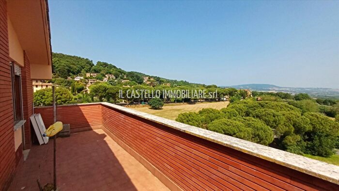 Appartamento trilocale in vendita in Piazza S Alberto, Sarteano