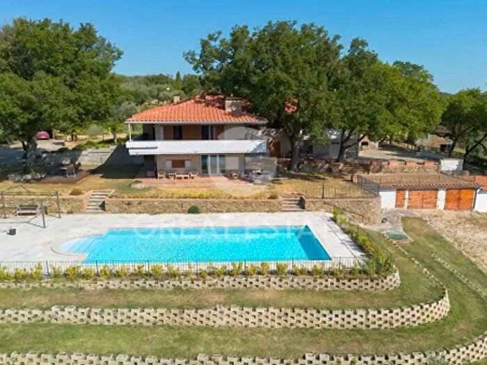 Casa con 6 locali in vendita in Piazza Giuseppe Garibaldi, Sinalunga
