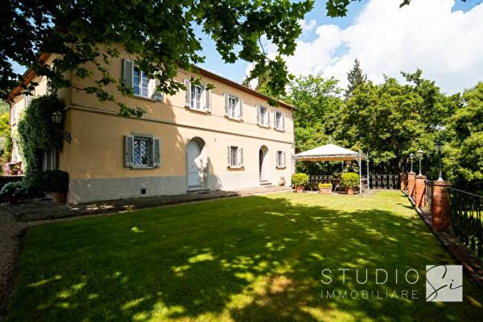 Casa con 6 locali in vendita in Via del Falserone, Pistoia