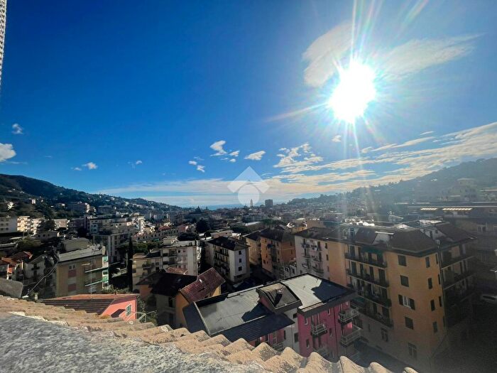 Appartamento trilocale in vendita in Via Torre del Menegotto, Rapallo