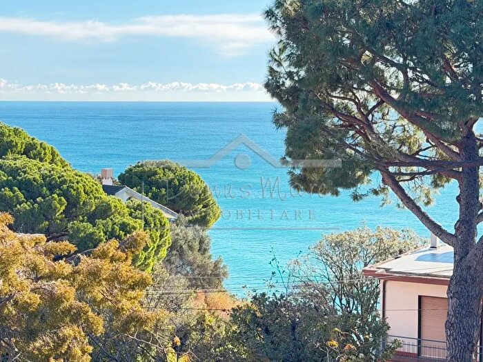 Casa con 10 locali in vendita in Via Bricco del Poggio, Celle Ligure
