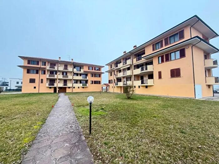 Appartamento trilocale in vendita in Via Giovanni Pascoli, Cava Manara