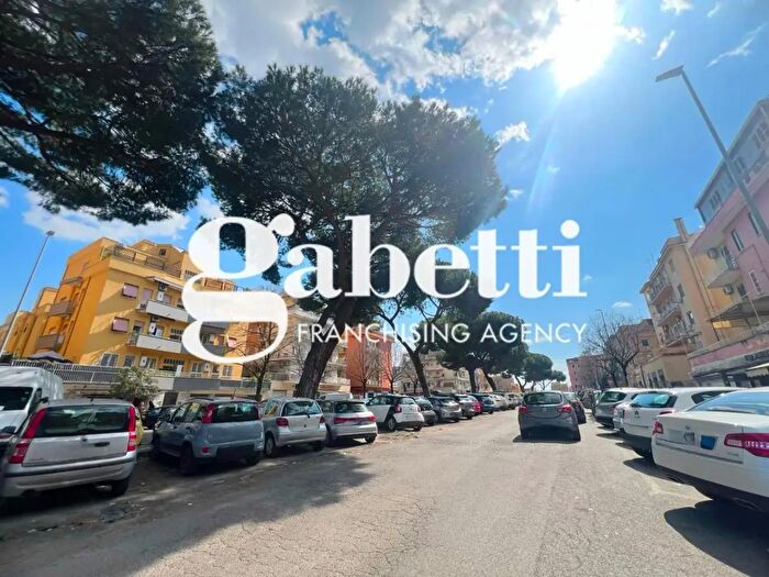 Appartamento bilocale in vendita in Via delle Palme, Roma