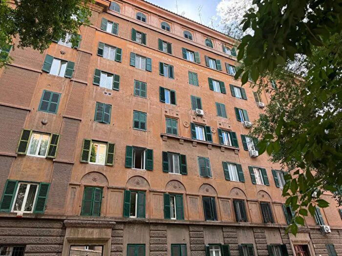Appartamento trilocale in vendita in Viale delle Provincie, Roma