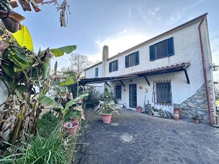Casa con 6 locali in vendita in Gavorrano