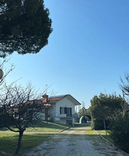 Casa con 6 locali in vendita in Viale Basilicata, Riccione