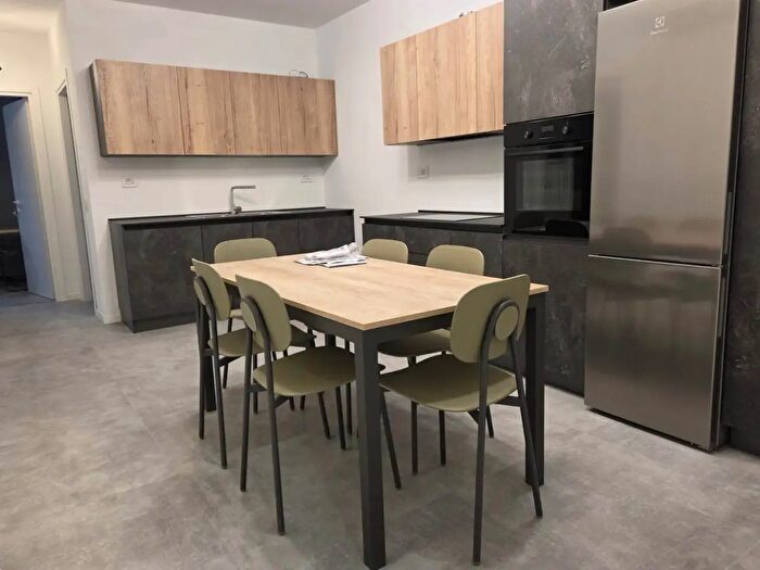 Appartamento con 6 locali in vendita in Via Giovanna dArco, Sesto San Giovanni