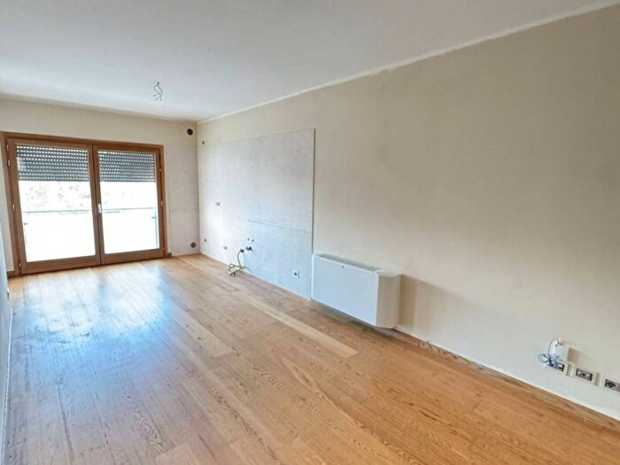 Appartamento trilocale in affitto in Via Is Maglias, Tuvixeddu, Cagliari