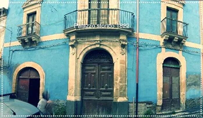 Casa con 8 locali in vendita in Via Cavour, Scordia