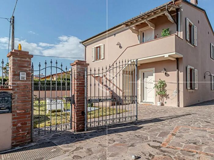 Casa con 8 locali in vendita in NBixio, San Giuliano Terme