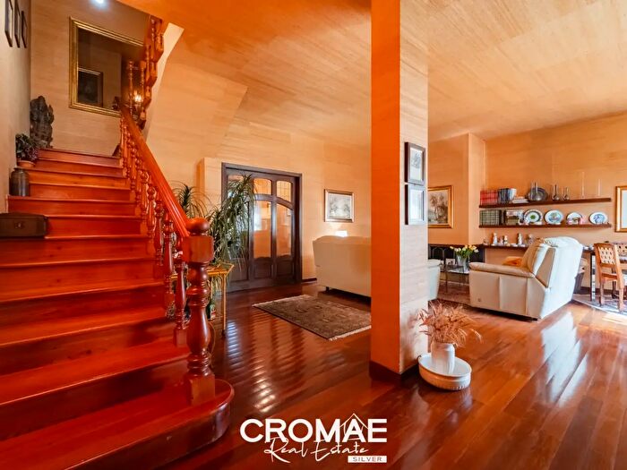 Casa con 9 locali in vendita in Via Torre Allera, Cuneo
