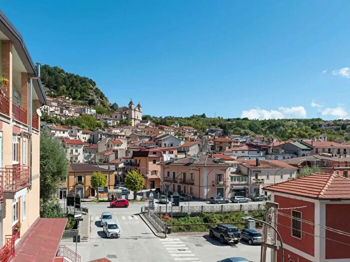 Appartamento con 5 locali in vendita in Via Sangro, Castel Di Sangro
