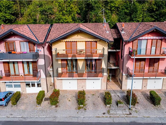 Casa trilocale in vendita in Bartolomeo Scappi b, Dumenza