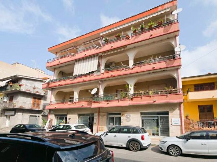 Appartamento trilocale in vendita in Via Tenente Pasquale Pugliese, Bova Marina