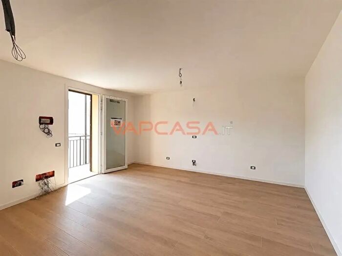 Appartamento trilocale in vendita in Via Gavazzi, Pontirolo Nuovo