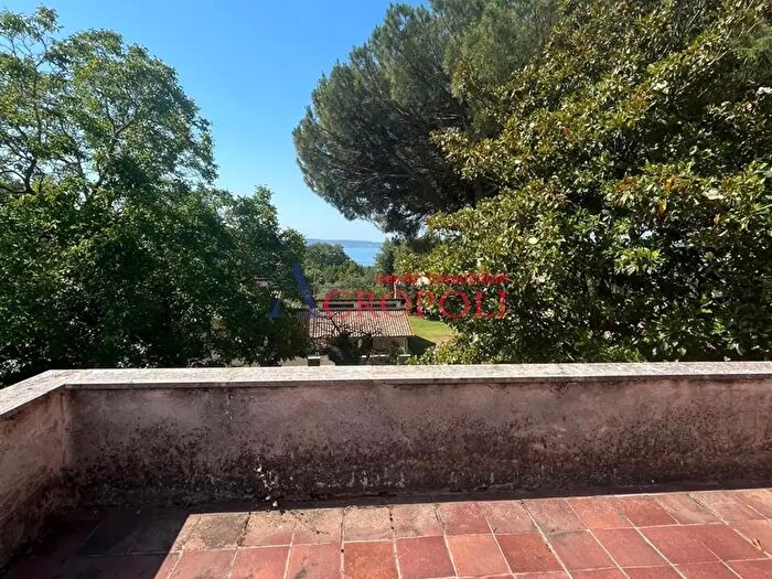 Casa con 8 locali in vendita in Via Gran Sasso, Trevignano Romano