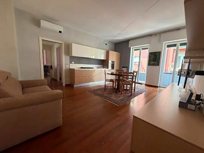 Appartamento trilocale in affitto in Via Caserma Ospital Vecchio, Verona