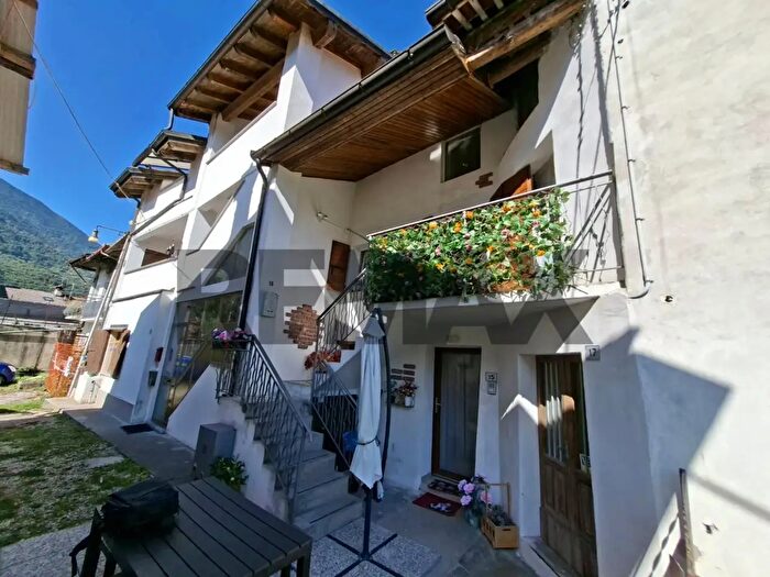 Casa con 6 locali in vendita in Vicolo De Facci, Feltre