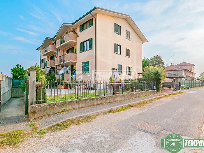 Appartamento trilocale in vendita in Via Gaetano Donizzetti B, Caselle Lurani