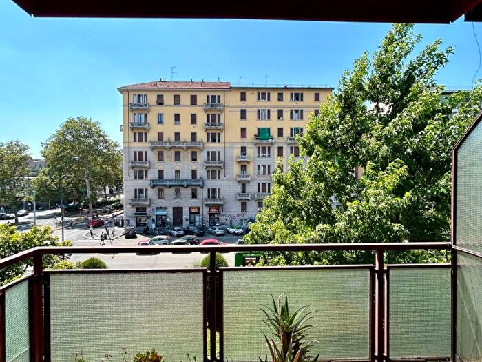 Appartamento trilocale in affitto in Viale Romolo, Navigli Darsena, Milano