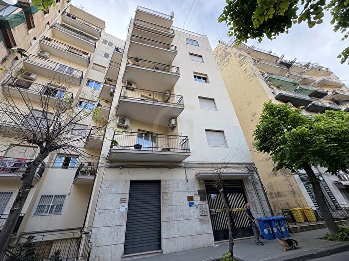 Appartamento trilocale in vendita in Via Collegio Pennisi, Acireale