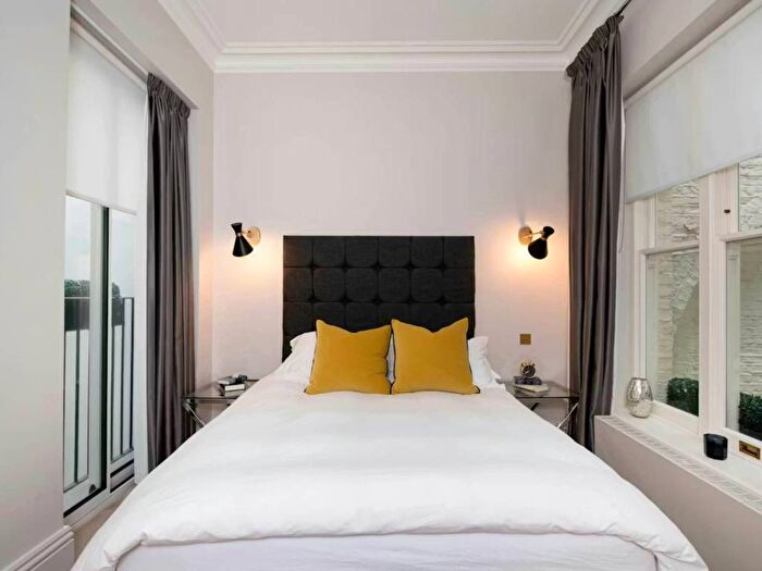 Appartamento con 5 locali in affitto in Via Borgospesso, Quadrilatero della Moda, Milano