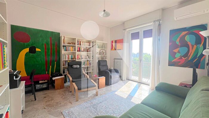 Appartamento trilocale in vendita in Via Medaglie dOro, Mantova