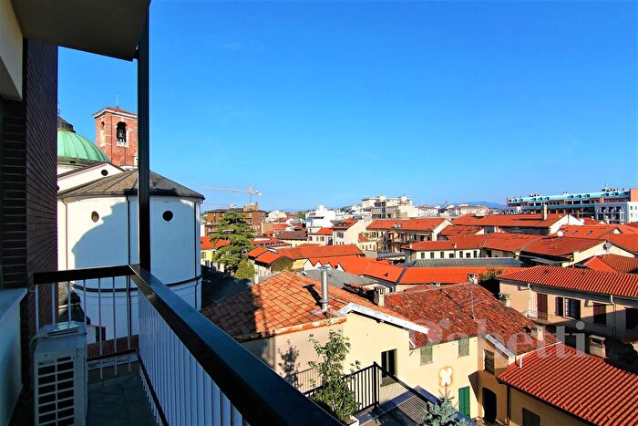 Appartamento con 5 locali in affitto in Largo Camussi, Gallarate