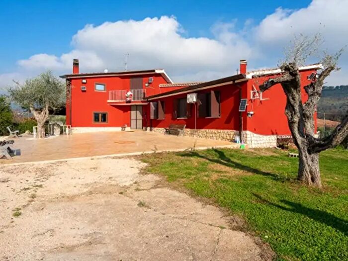 Casa con 5 locali in vendita in Via dei Colli II Tratto, Sezze