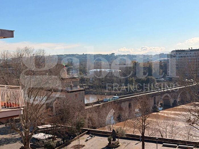 Casa quadrilocale in affitto in Largo Maresciallo Diaz, Ponte Milvio, Roma