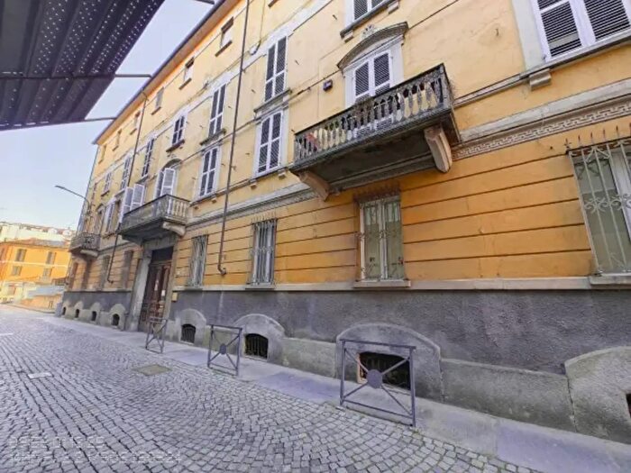 Appartamento trilocale in vendita in Via Guttuari, Asti