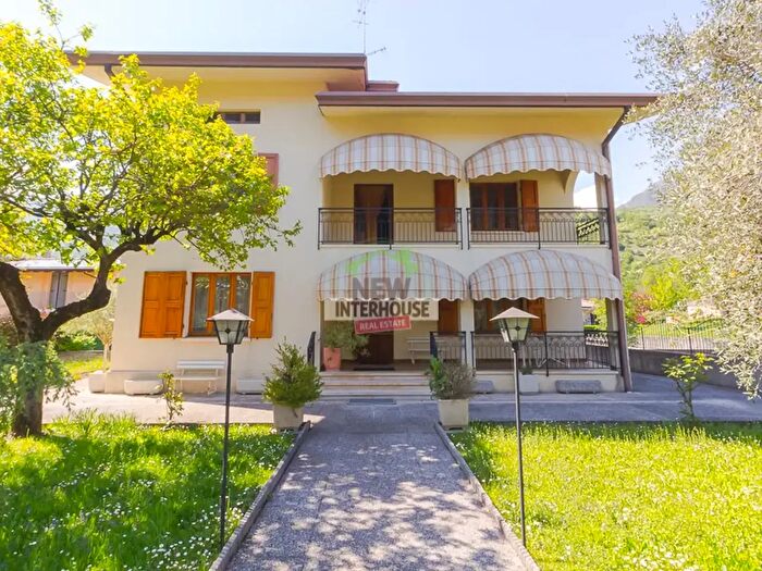 Appartamento con 7 locali in vendita in Via Montenero, Montereale Valcellina