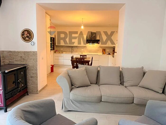 Appartamento trilocale in vendita in Via Valle SantAngelo, Villetta Barrea