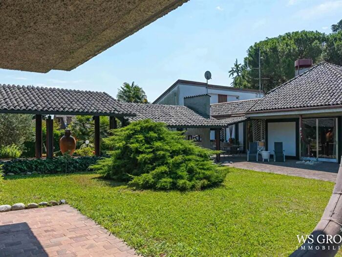 Casa con 12 locali in vendita in Vimercate