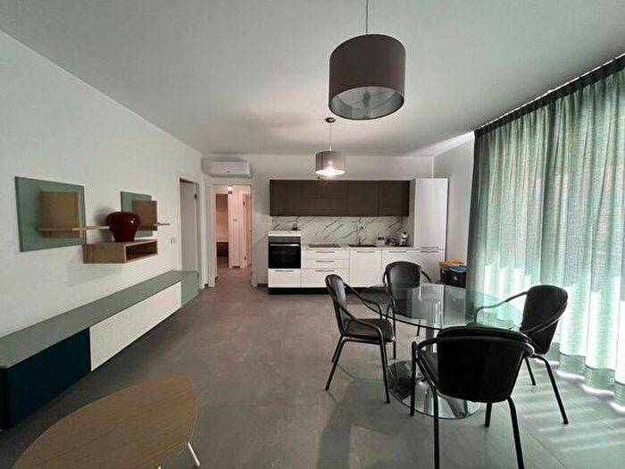 Appartamento quadrilocale in affitto in Viale Crotone, Catanzaro Lido, Catanzaro